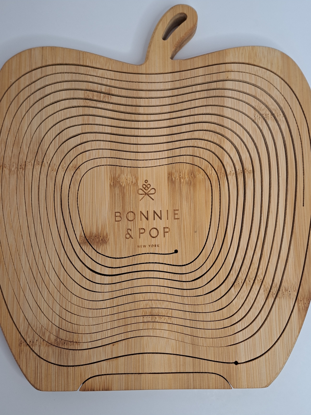 Bonnie & Pop Collapsible Expandable Apple Wooden Fruit Basket Tray Trivet NY